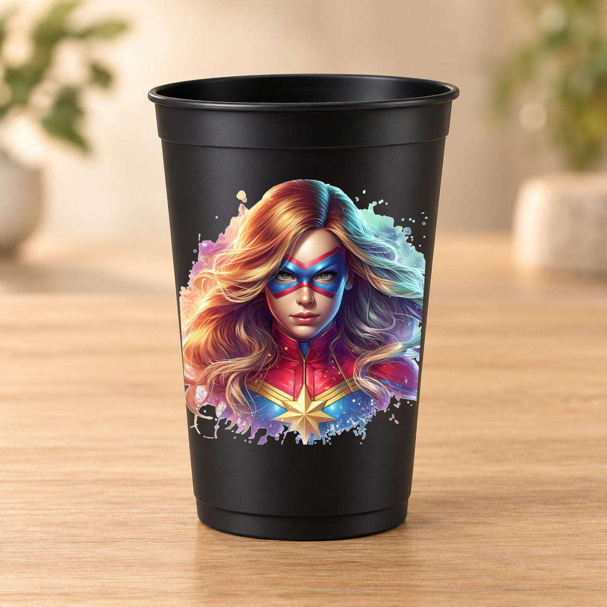 Gobelet noir Captain Marvel - portrait réaliste splash art