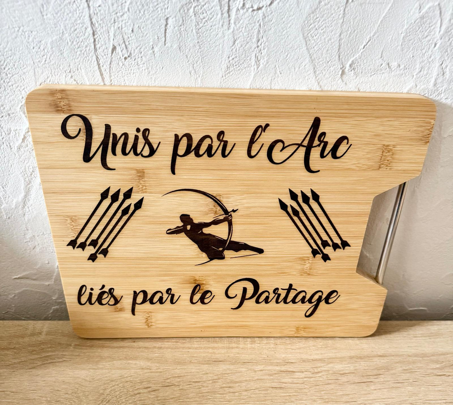 🏹 Planche à Découper en Bambou Gravée - Collection "Tir à l'Arc & Convivialité"