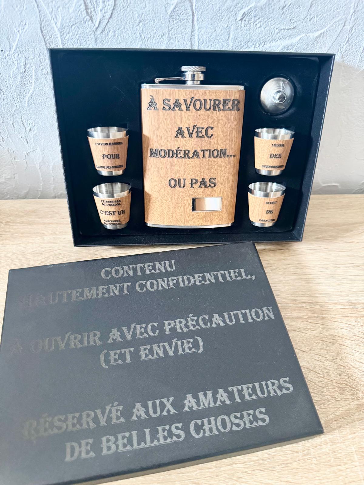 Coffret Cadeau Fiole & Verres Gravés - "À Savourer avec Modération... ou pas !"