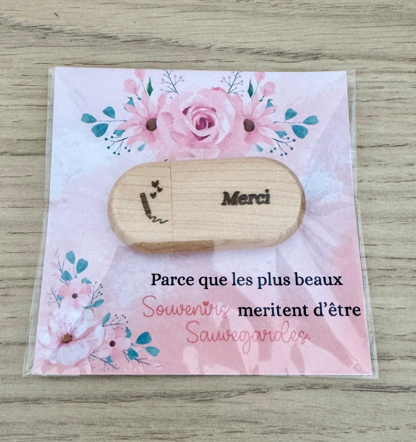 💾 Clé USB 8Go – Avec ou sans boîte souvenir gravée 🌸