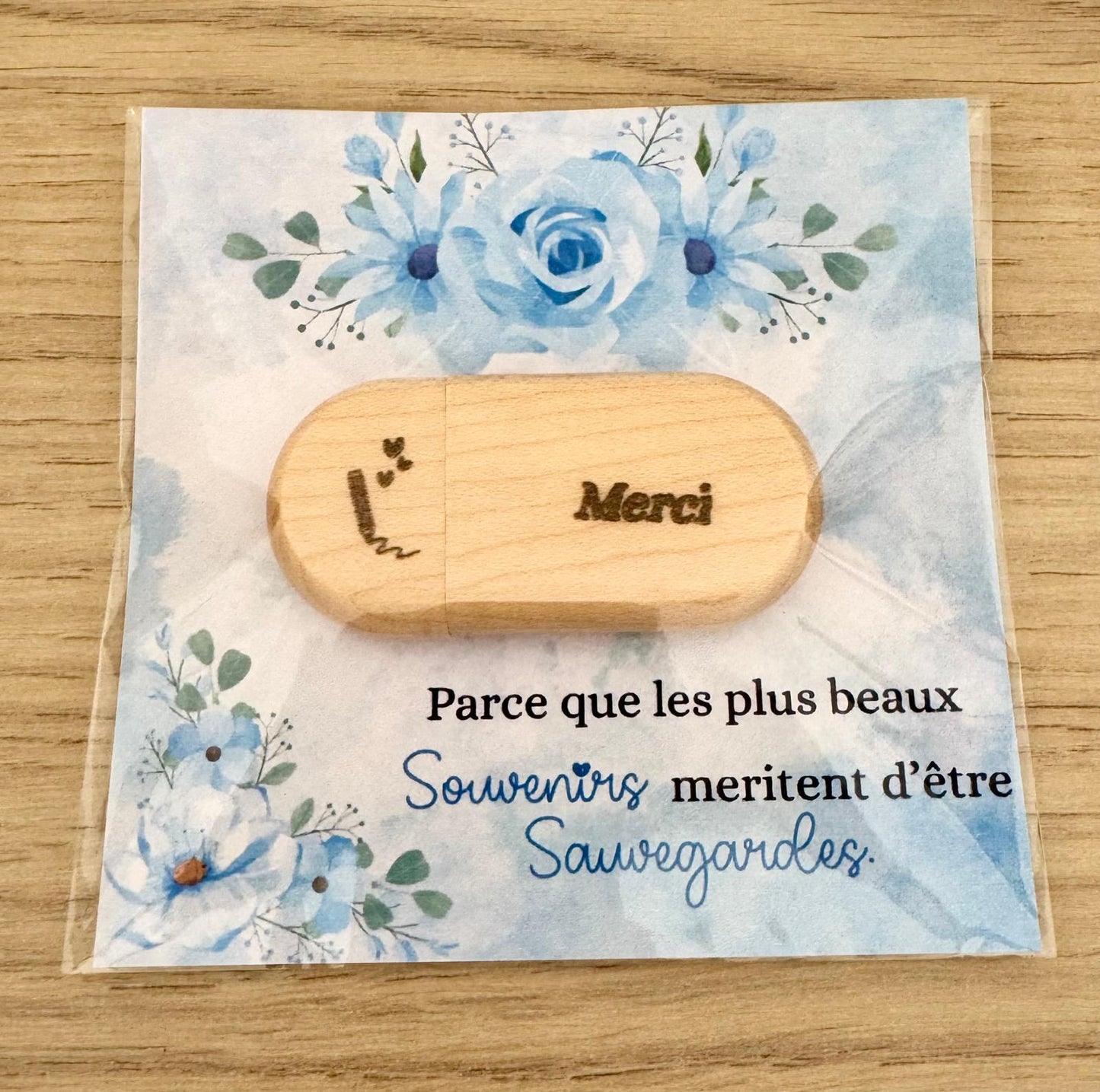 💾 Clé USB 8Go – Avec ou sans boîte souvenir gravée 🌸