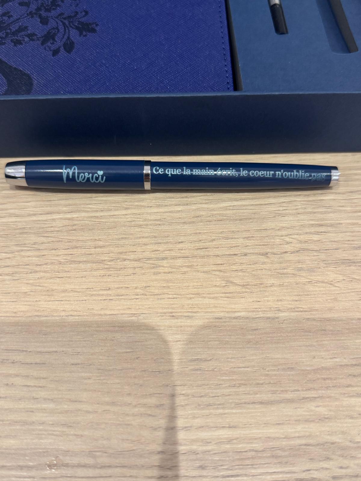 ✨ Coffret Cadeau "Merci" – Carnet & Stylo Gravés avec Boîte Message
