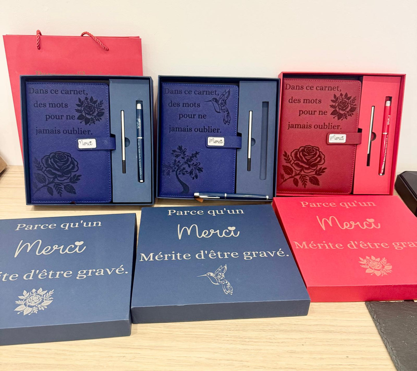 ✨ Coffret Cadeau "Merci" – Carnet & Stylo Gravés avec Boîte Message