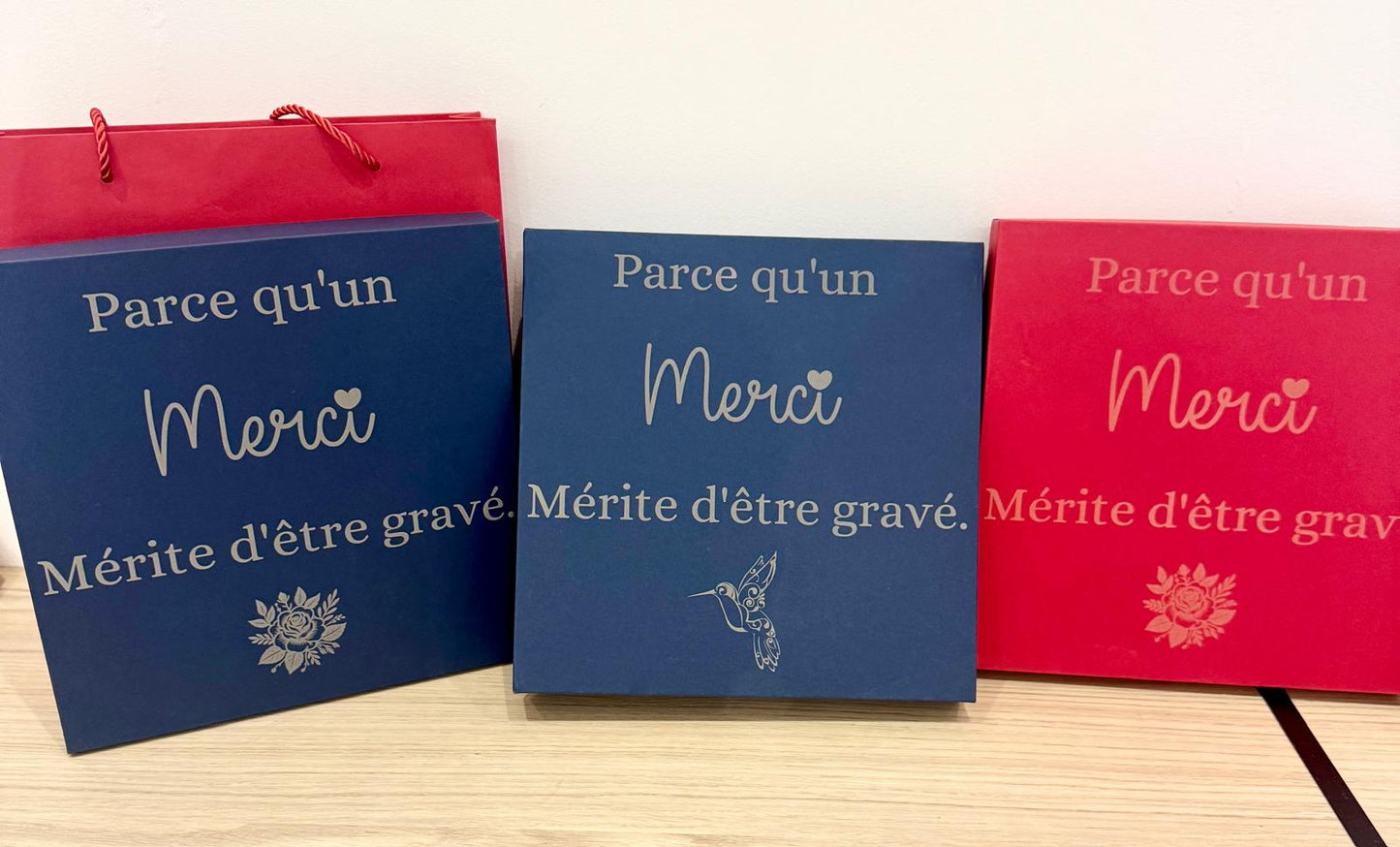 ✨ Coffret Cadeau "Merci" – Carnet & Stylo Gravés avec Boîte Message