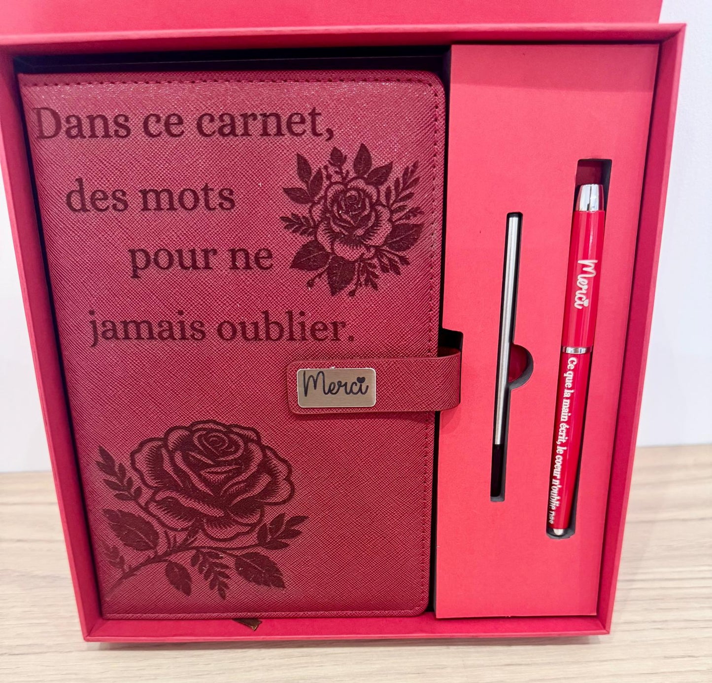 ✨ Coffret Cadeau "Merci" – Carnet & Stylo Gravés avec Boîte Message