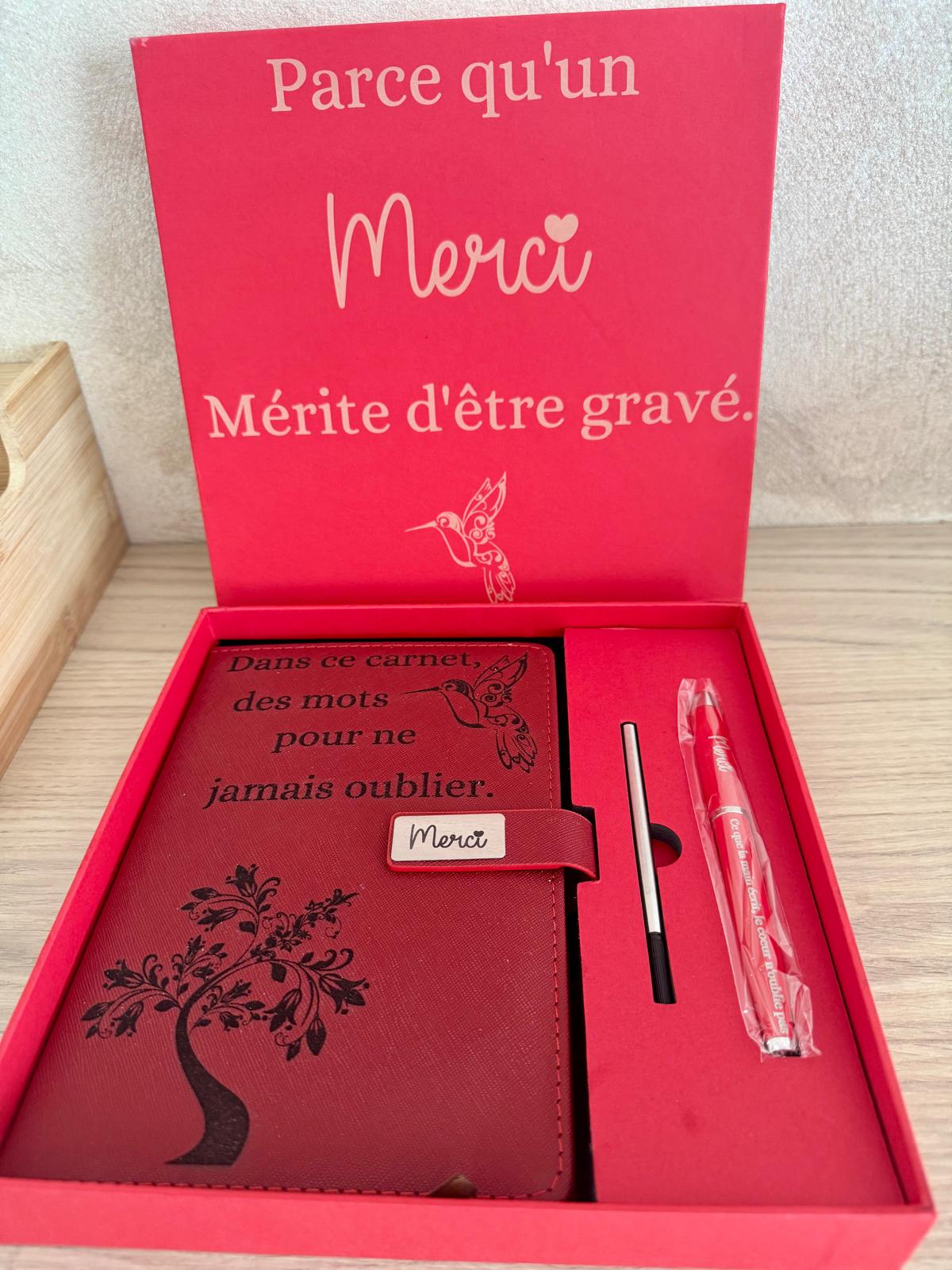 ✨ Coffret Cadeau "Merci" – Carnet & Stylo Gravés avec Boîte Message