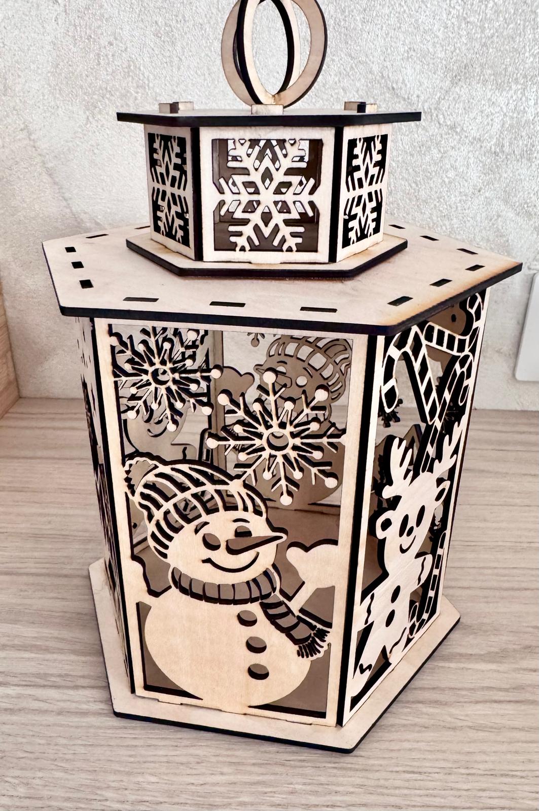 🕯️ Lanterne de Noël en Bois Découpé – Modèle Unique 6 Faces