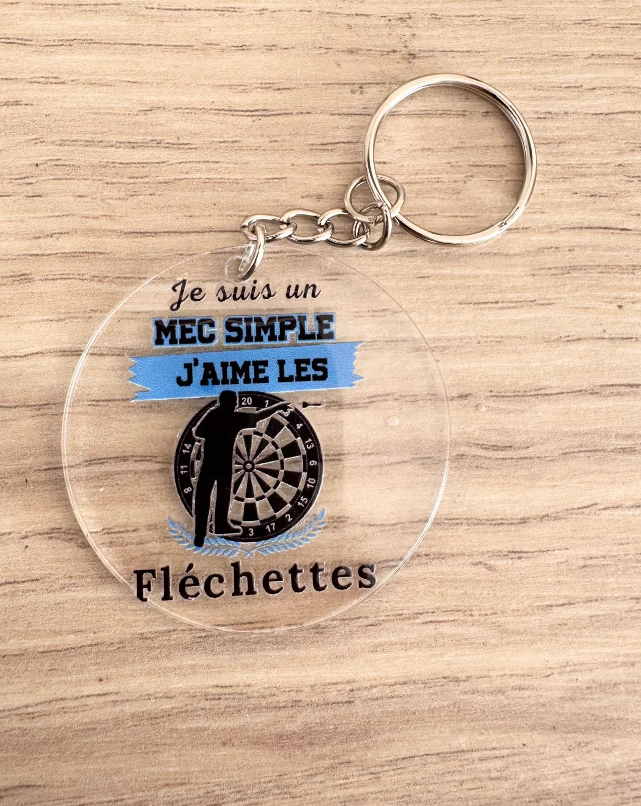Porte-clés fléchettes – Je suis un mec simple, j’aime les fléchettes