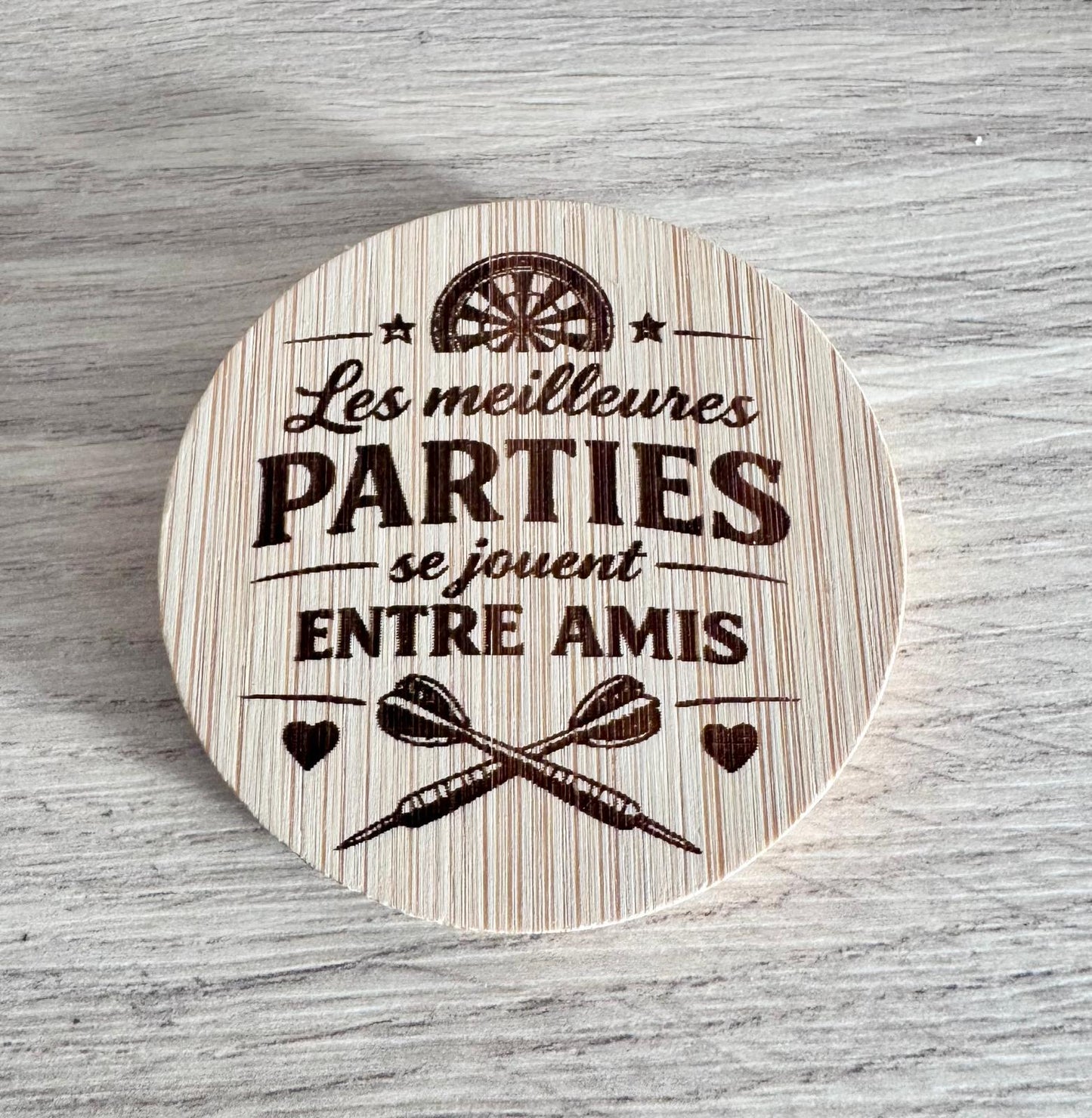 Décapsuleur aimanté en bois – gravure fléchettes