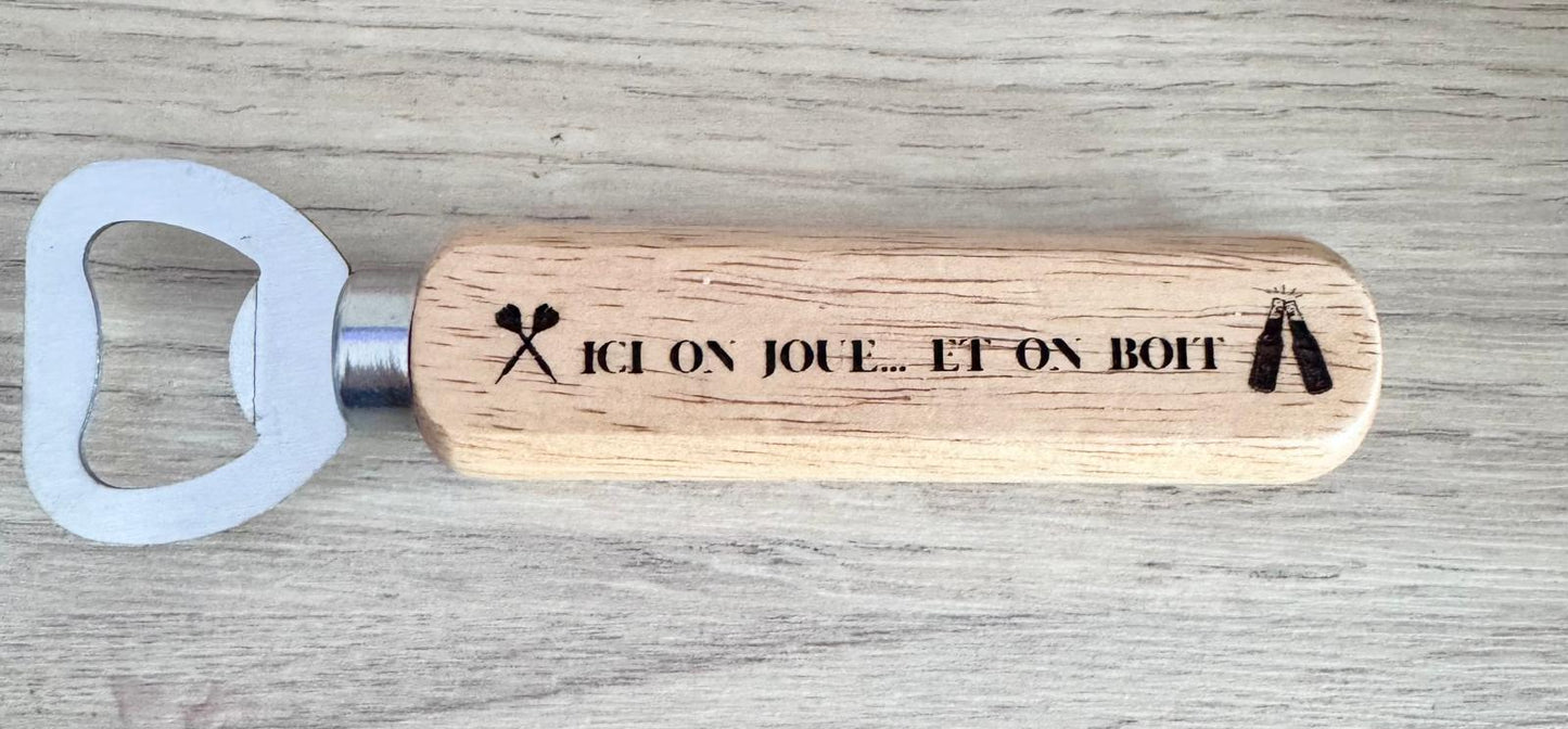 đș DĂ©capsuleur en bois gravĂ© â FlĂ©chettes & apĂ©ro