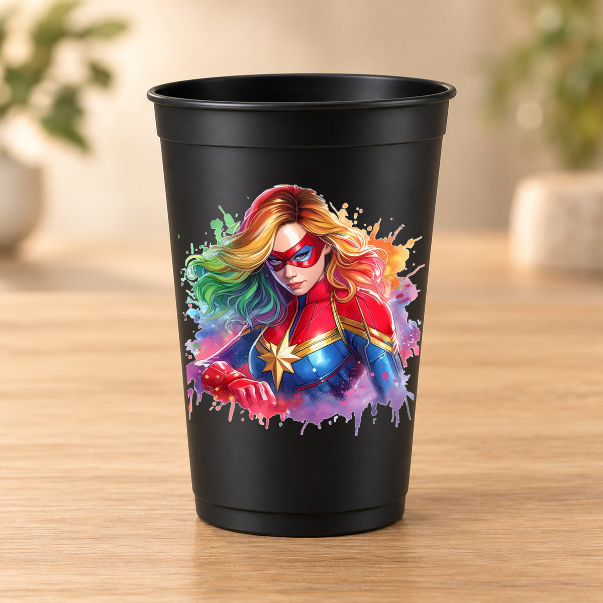 Gobelet noir Captain Marvel - portrait color splash