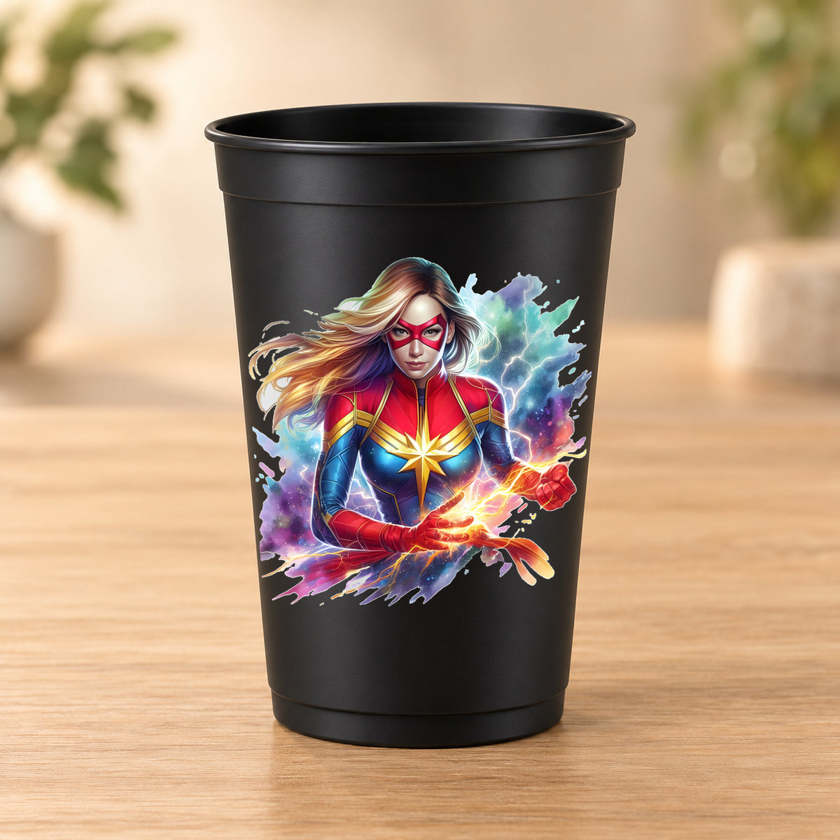 Gobelet noir Captain Marvel - pouvoirs et éclairs