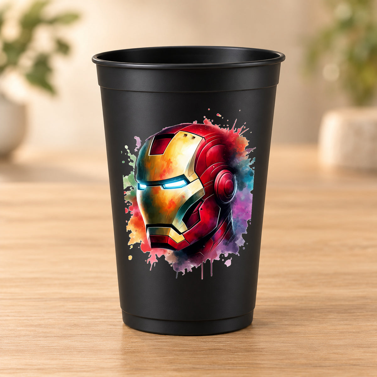 Gobelet noir Iron Man - Masque gros plan splash art
