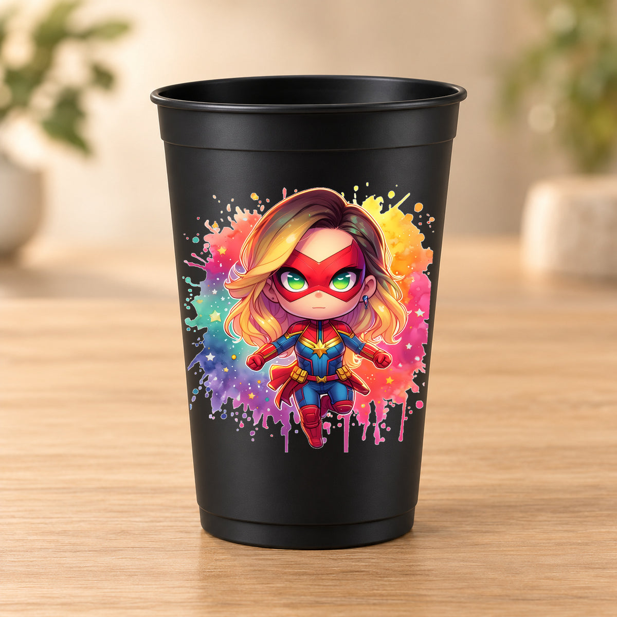 Gobelet noir Captain Marvel - version Chibi Kawaii
