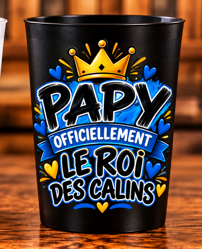Gobelet Papy – Officiellement le roi des câlins – Noir