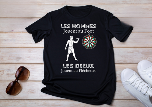 T-shirt humour fléchettes – Les hommes jouent au foot, les dieux jouent aux fléchettes