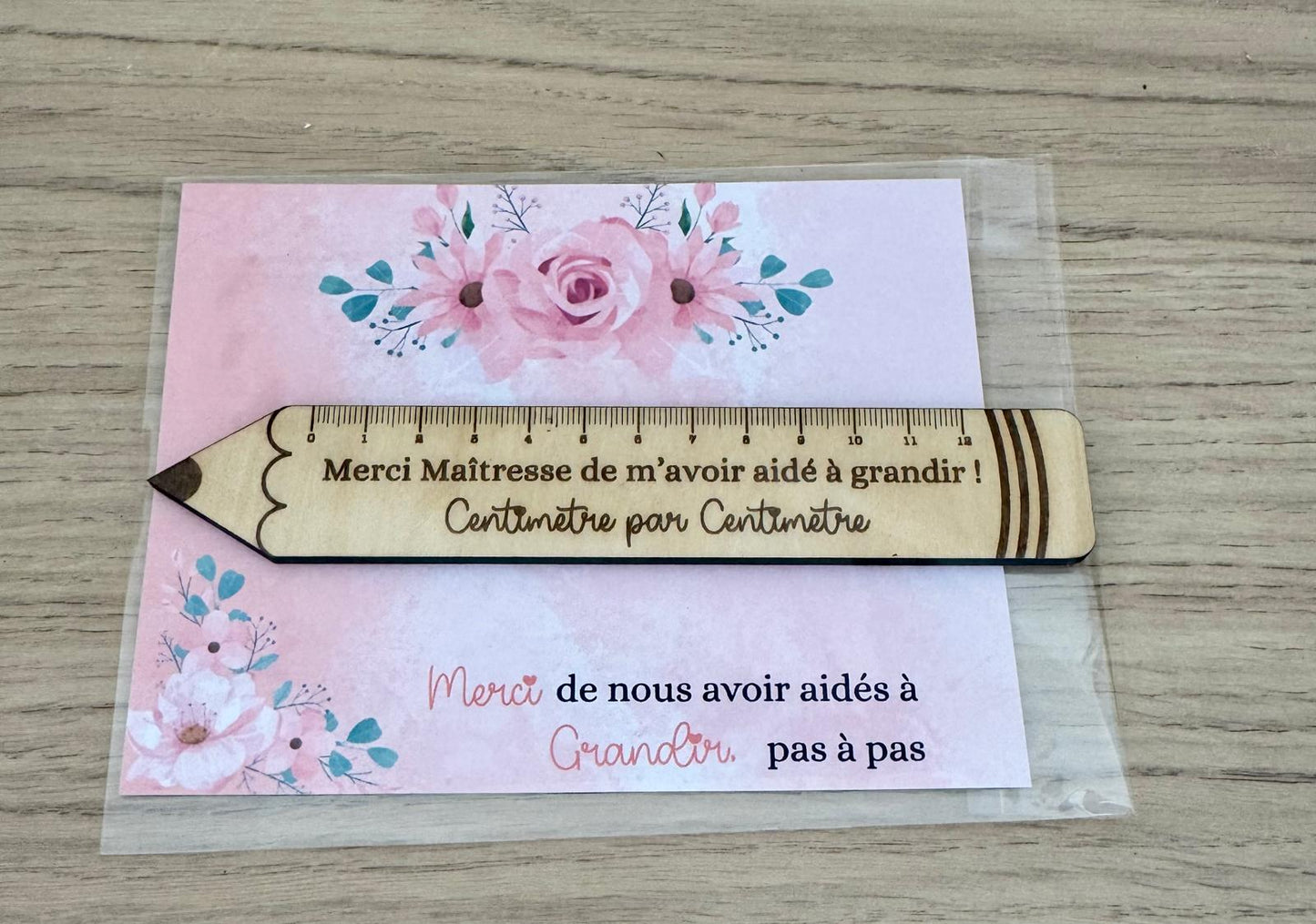 🪵 Règle en bois personnalisée – Cadeau pour Maîtresse