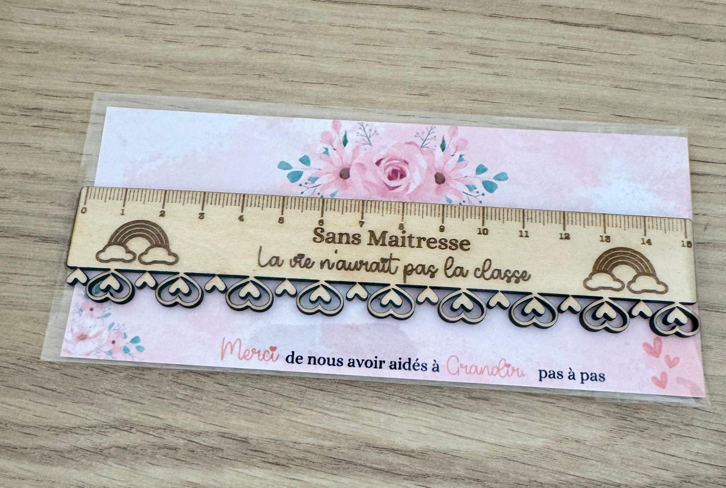 🪵 Règle en bois personnalisée – Cadeau pour Maîtresse