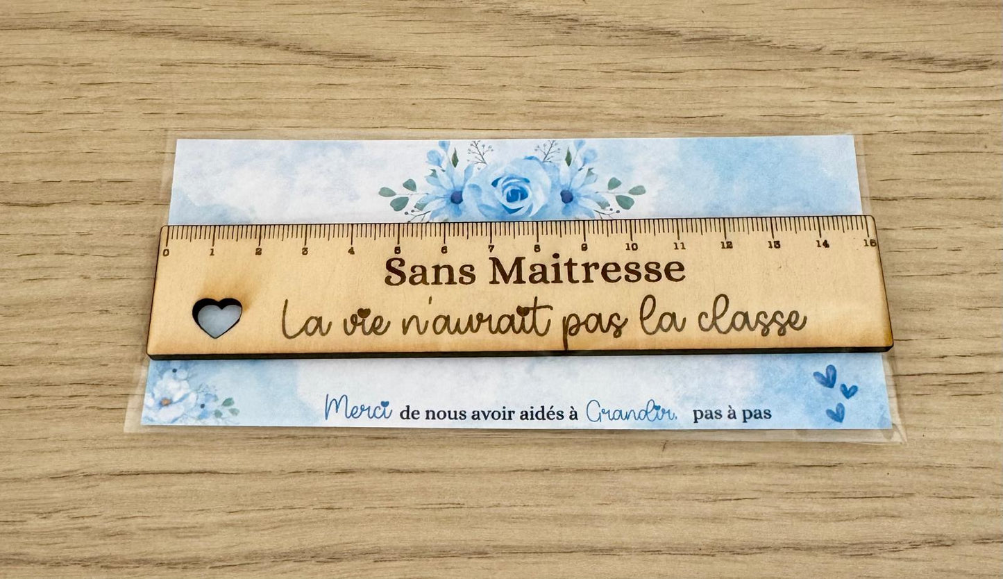 🪵 Règle en bois personnalisée – Cadeau pour Maîtresse