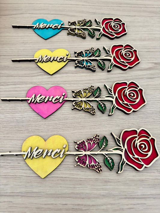 🌹 Fleur décorative en bois – "Merci" coloré
