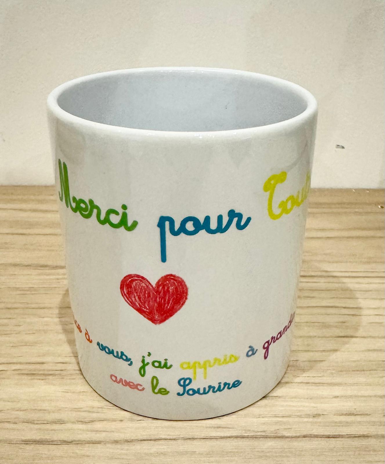 Mug Cadeau Personnalisé – “Merci” avec Motifs Floraux ou Enfantins 🌸🌈