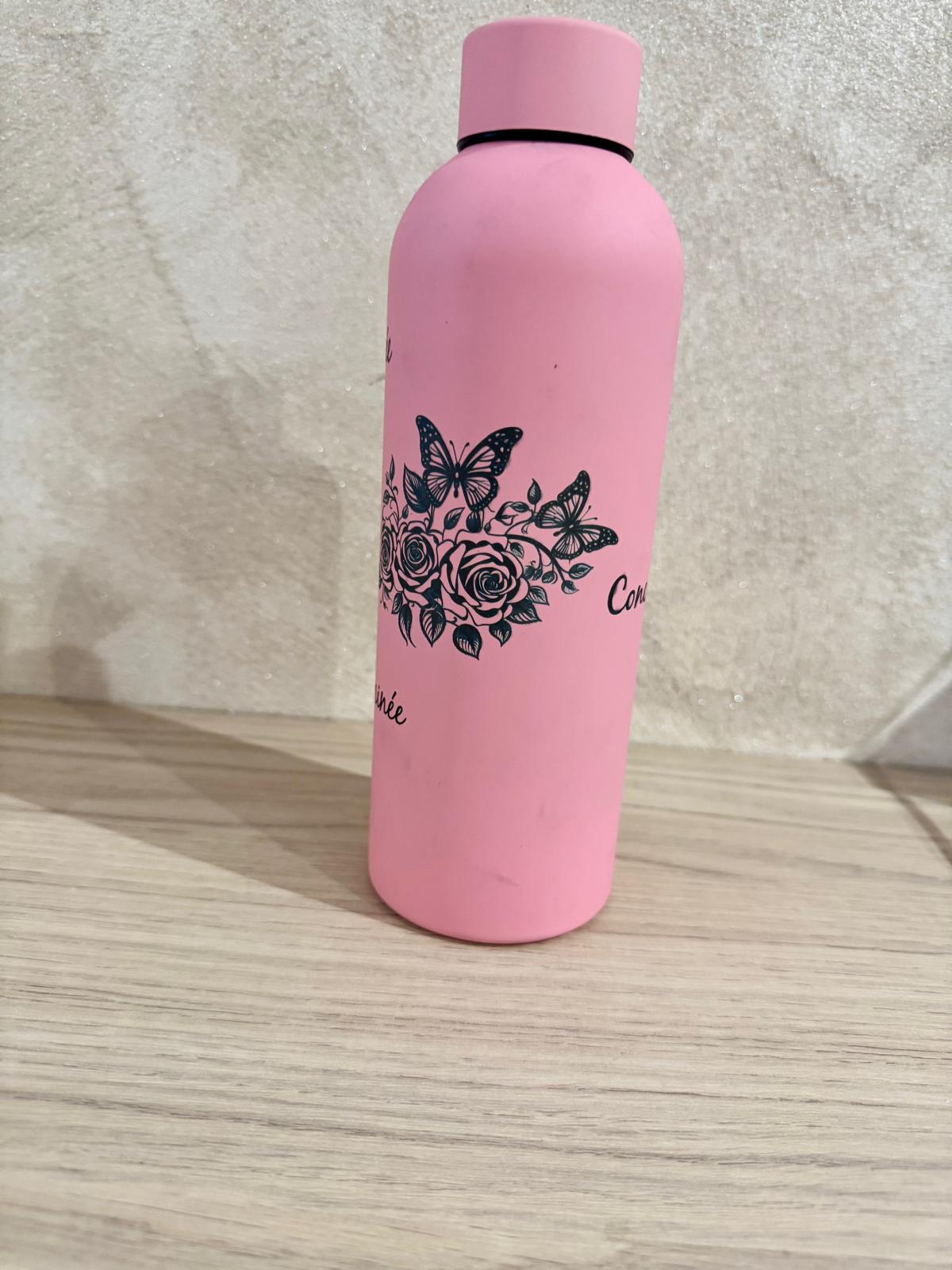 🌸 Gourde Rose Motifs Floraux & Papillons – Inspiration & Hydratation 🌸