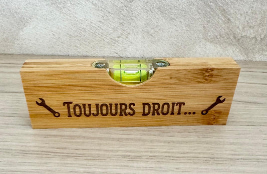 Niveau à bulle en bambou gravé – option décapsuleur