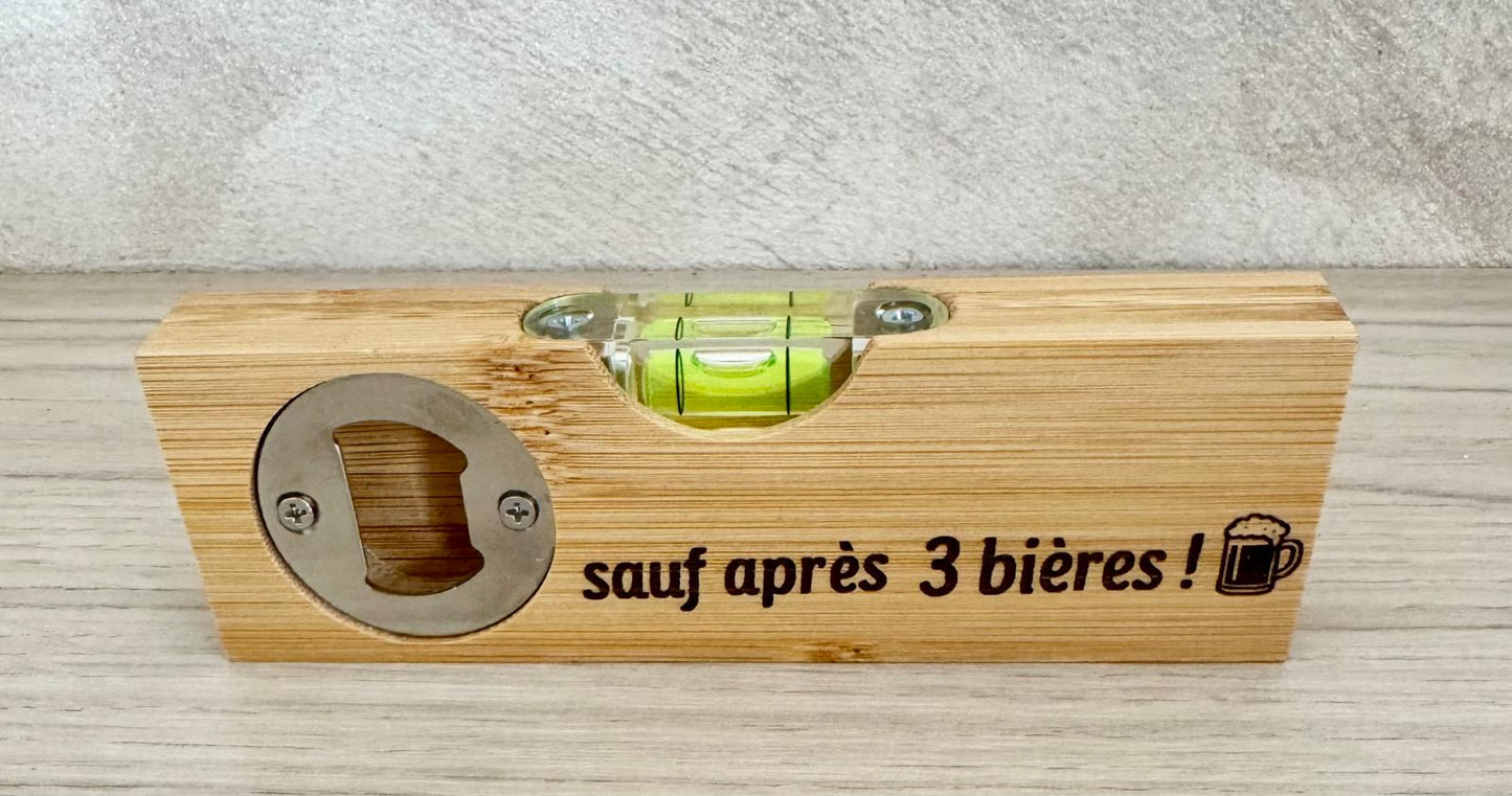 Niveau à bulle en bambou gravé – option décapsuleur