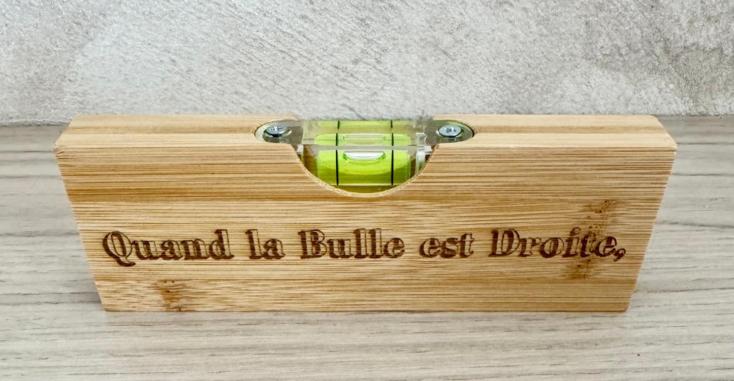 Niveau à bulle en bambou gravé – option décapsuleur