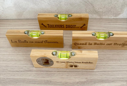 Niveau à bulle en bambou gravé – option décapsuleur