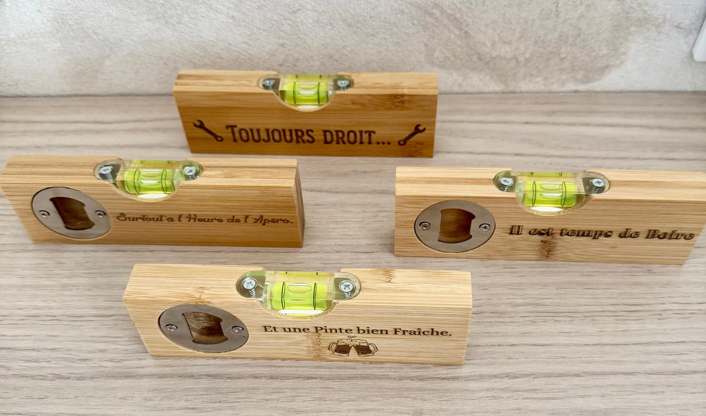 Niveau à bulle en bambou gravé – option décapsuleur