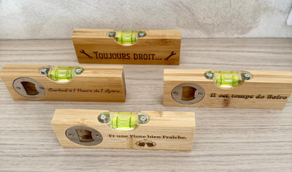 Niveau à bulle en bambou gravé – option décapsuleur