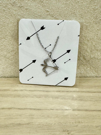 Collier “Arc & Flèche” – L’élégance d’une passion