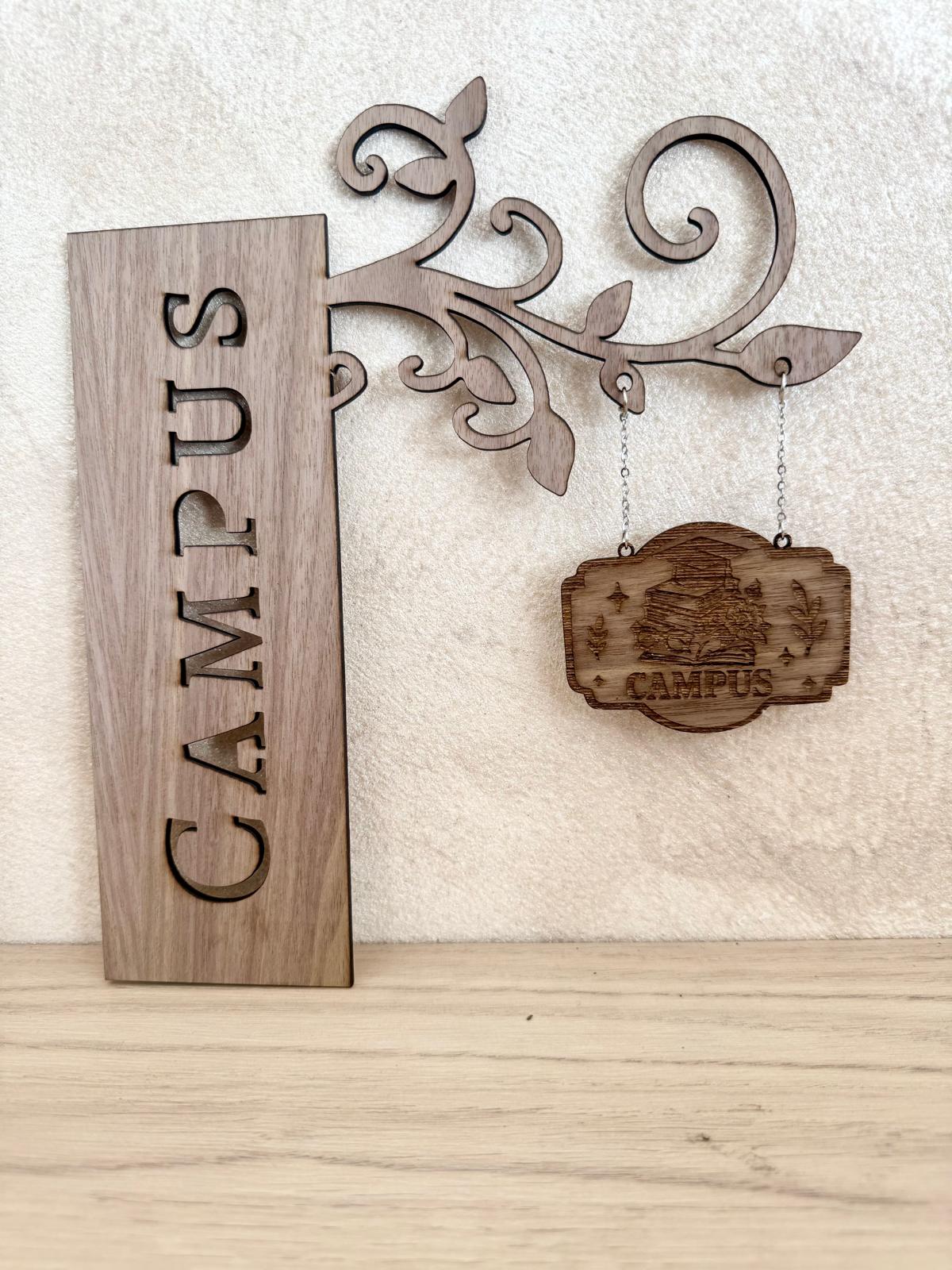 Séparateur de livres en bois gravé