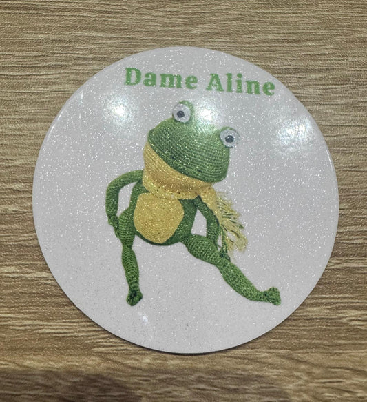 🧲🐸 Magnet Grenouille Personnalisé – 6,5 cm – Modèle Dame Aline