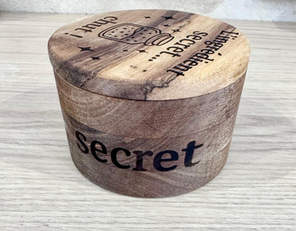 🌿 Boîte à Épices en Bois Gravée – “L’ingrédient secret… chut !” + Cuillère