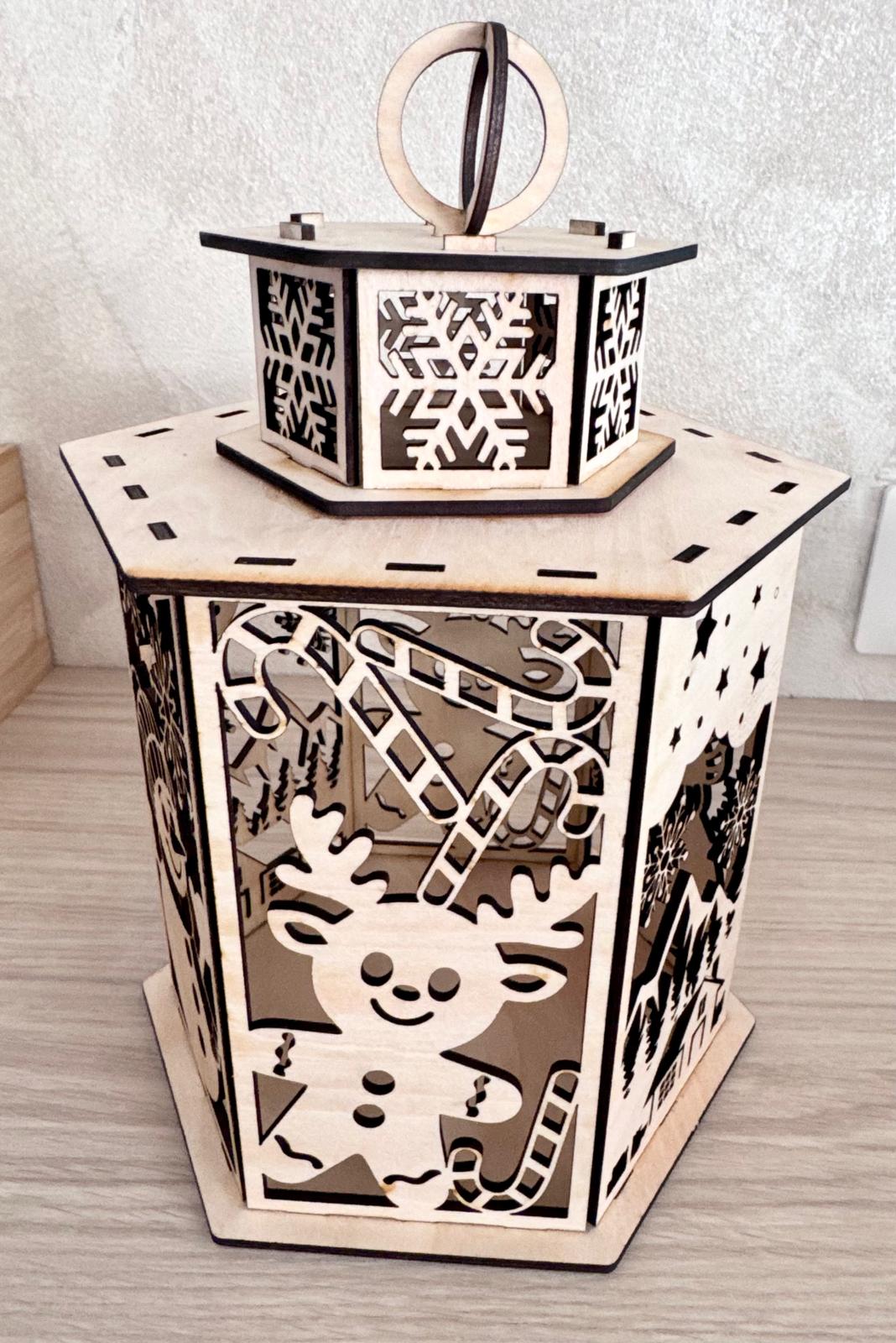 🕯️ Lanterne de Noël en Bois Découpé – Modèle Unique 6 Faces