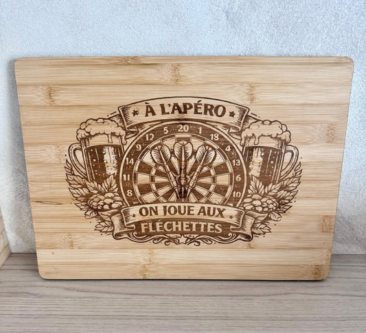 Planche à découper en bois – À l’apéro on joue aux fléchettes