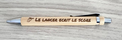 ✒️ Stylo en bambou gravé – Thème Fléchettes
