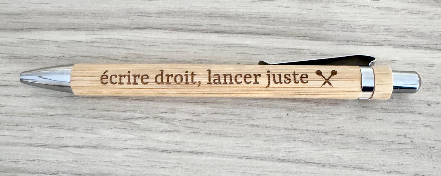 ✒️ Stylo en bambou gravé – Thème Fléchettes