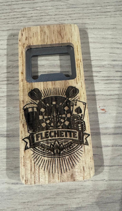 🍺 Engraved wooden bottle opener – Darts theme