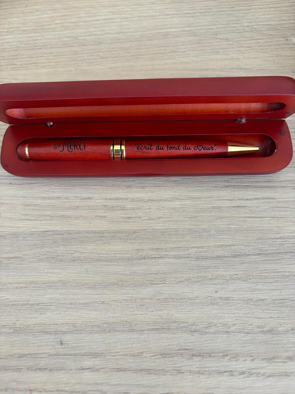 Coffret stylo en bois gravé « Merci, écrit du fond du cœur »