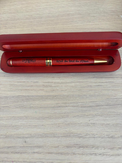 Coffret stylo en bois gravé « Merci, écrit du fond du cœur »