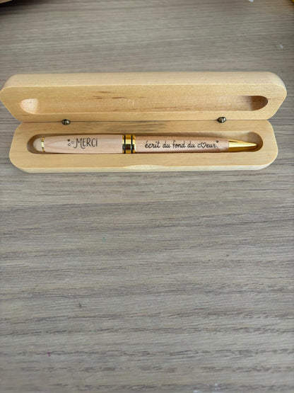 Coffret stylo en bois gravé « Merci, écrit du fond du cœur »