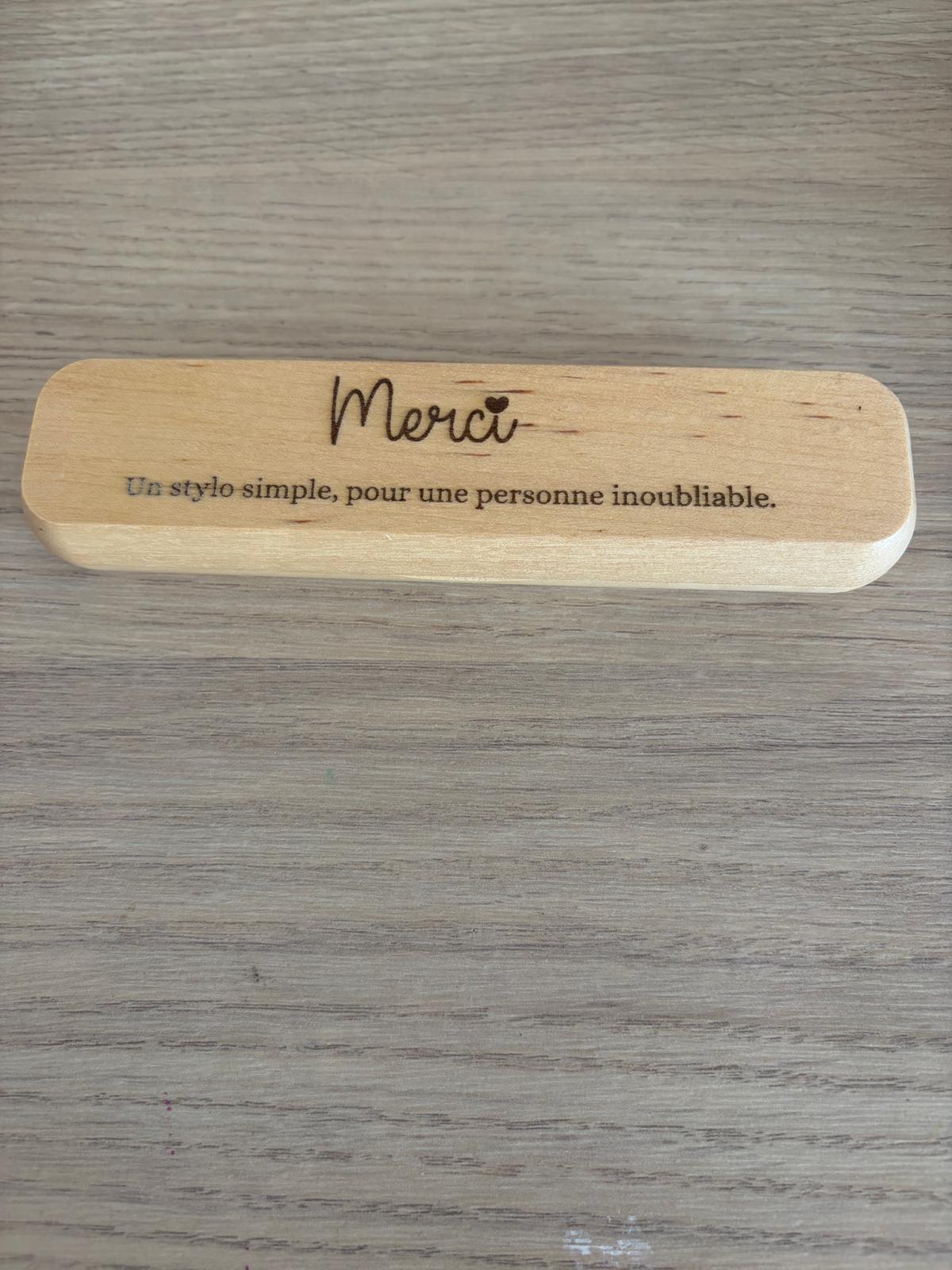 Coffret stylo en bois gravé « Merci, écrit du fond du cœur »