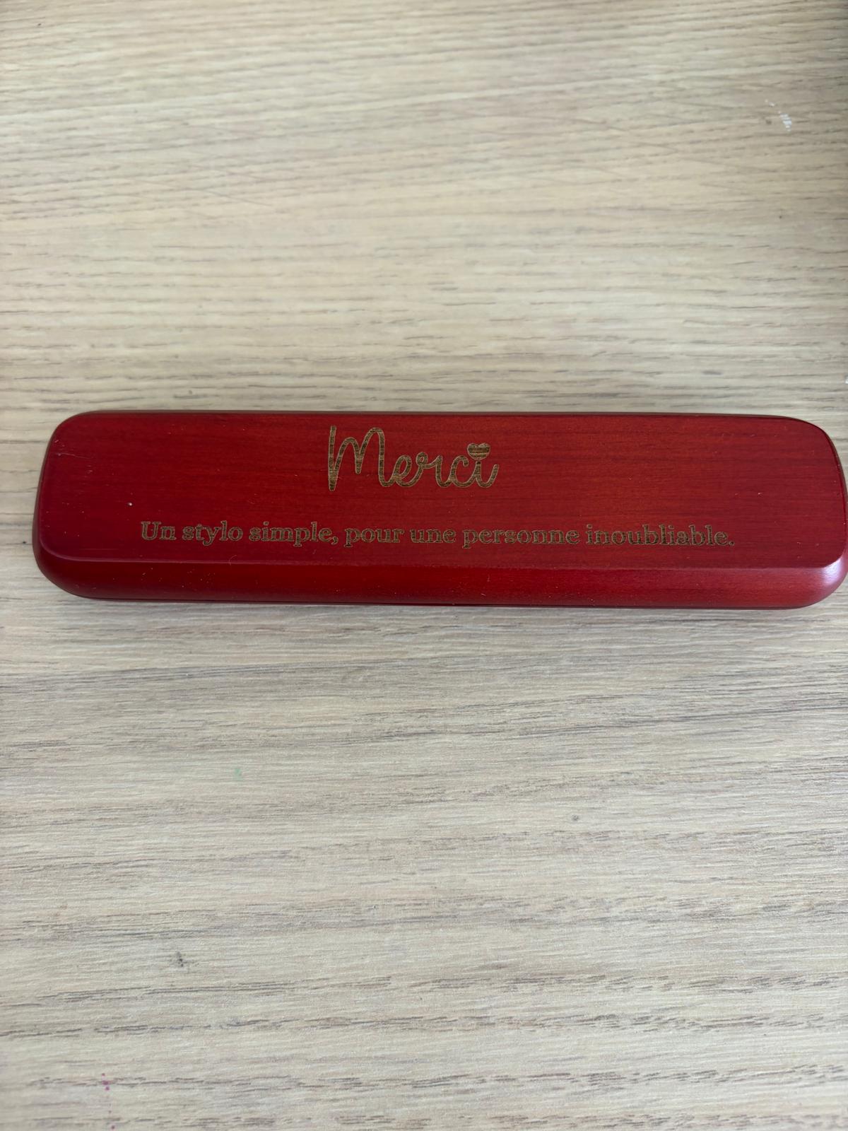 Coffret stylo en bois gravé « Merci, écrit du fond du cœur »