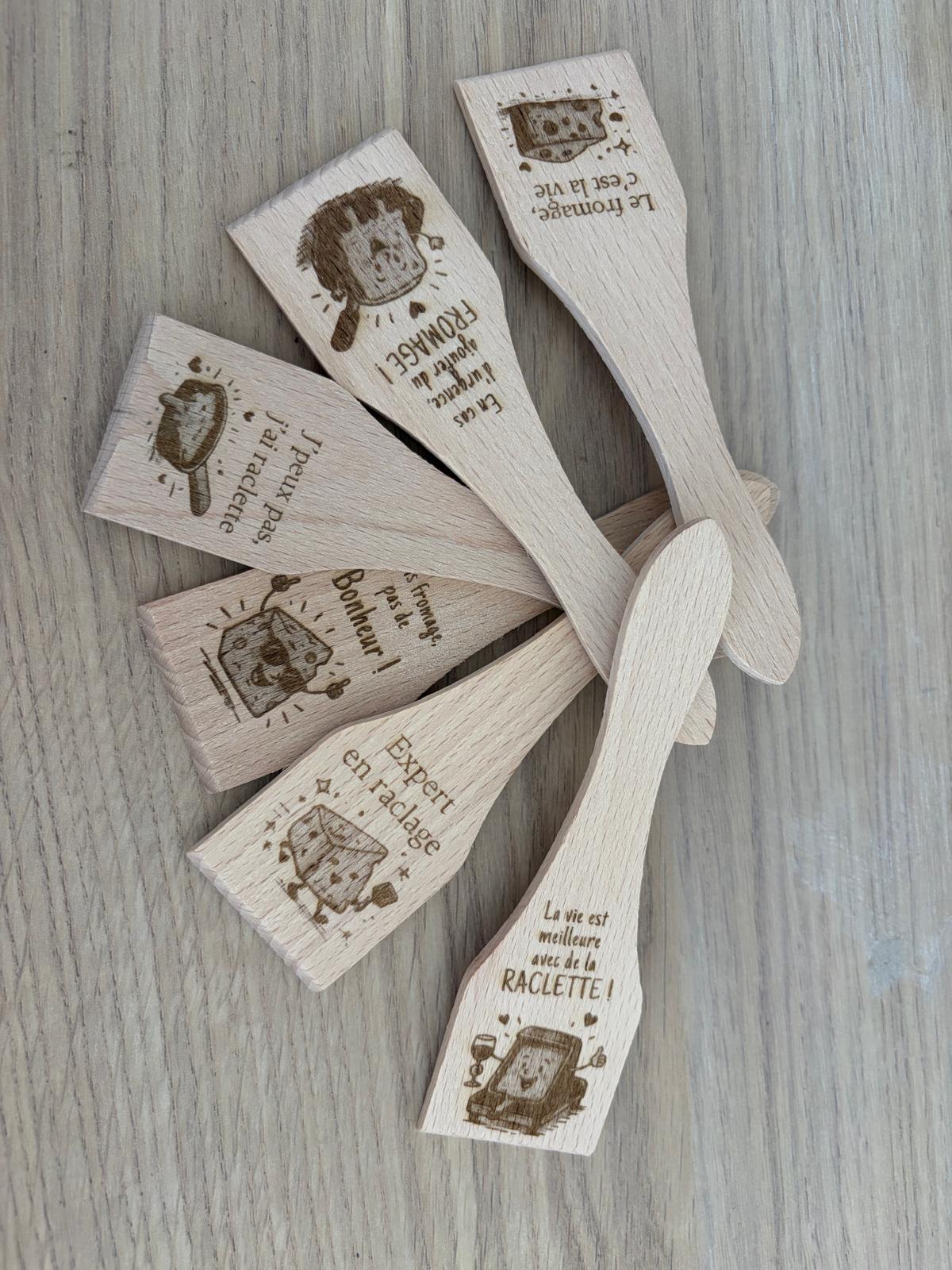 Lot de spatules à raclette en bois gravées – Collection gourmande