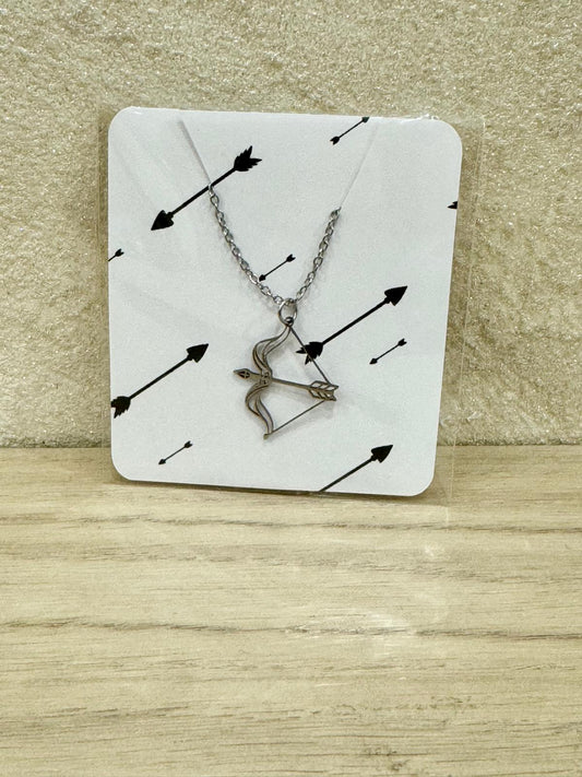 Collier “Arc & Flèche” – L’élégance d’une passion