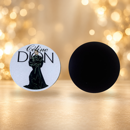 Aimant souple Céline Dion robe noire, photo originale exacte, recto et verso