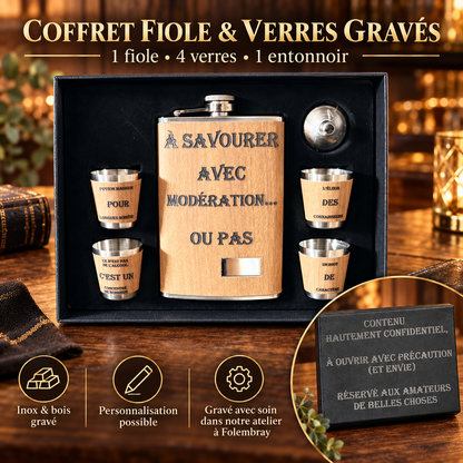 Coffret fiole et quatre verres gravés en inox et bois